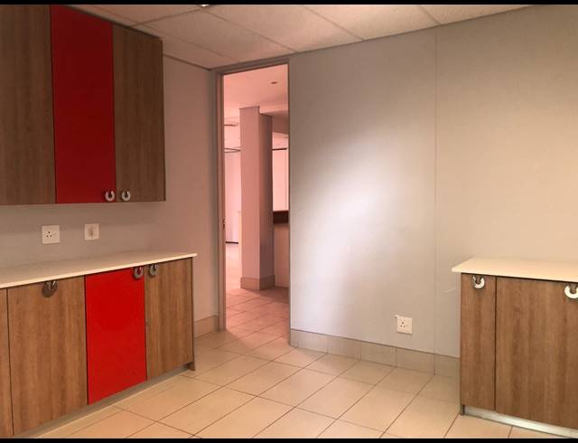 573M² RETAIL TO LET IN SANDTON CENTRAL